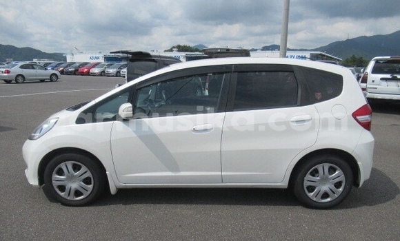 Acheter Occasion Voiture Honda Fit Blanc à Beitbridge, Matabeleland South Acheter Occasion Voiture Honda Fit Blanc à Beitbridge, Matabeleland South