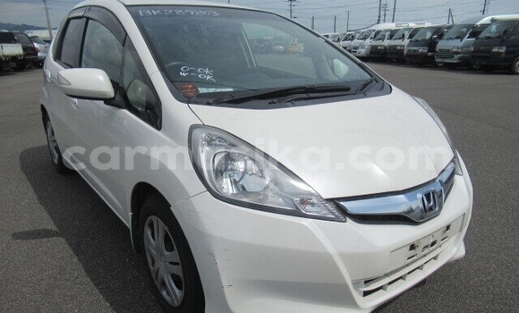 Acheter Occasion Voiture Honda Fit Blanc à Beitbridge, Matabeleland South Acheter Occasion Voiture Honda Fit Blanc à Beitbridge, Matabeleland South