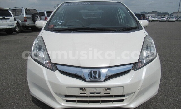 Acheter Occasion Voiture Honda Fit Blanc à Beitbridge, Matabeleland South Acheter Occasion Voiture Honda Fit Blanc à Beitbridge, Matabeleland South