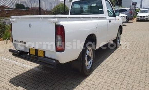Buy Used Nissan NP 300 White Car in Beitbridge in Matabeleland South Buy Used Nissan NP 300 White Car in Beitbridge in Matabeleland South