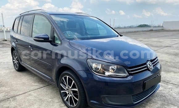 Nunua Ilio tumika Volkswagen Touran Bluu Gari ndani ya Beitbridge nchini Matabeleland Kusini