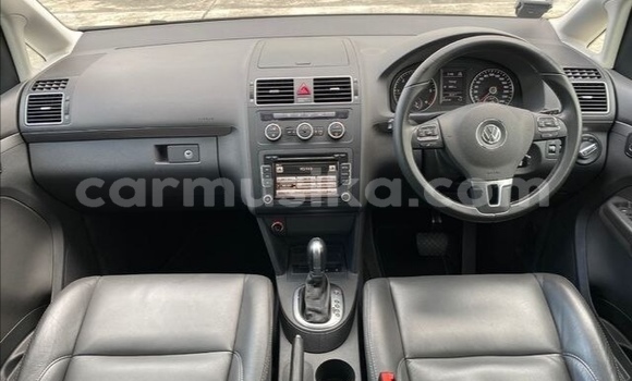 Acheter Occasion Voiture Volkswagen Touran Bleu à Beitbridge, Matabeleland South Acheter Occasion Voiture Volkswagen Touran Bleu à Beitbridge, Matabeleland South