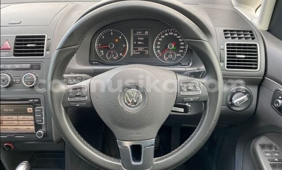 Acheter Occasion Voiture Volkswagen Touran Bleu à Beitbridge, Matabeleland South Acheter Occasion Voiture Volkswagen Touran Bleu à Beitbridge, Matabeleland South