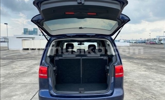 Acheter Occasion Voiture Volkswagen Touran Bleu à Beitbridge, Matabeleland South Acheter Occasion Voiture Volkswagen Touran Bleu à Beitbridge, Matabeleland South