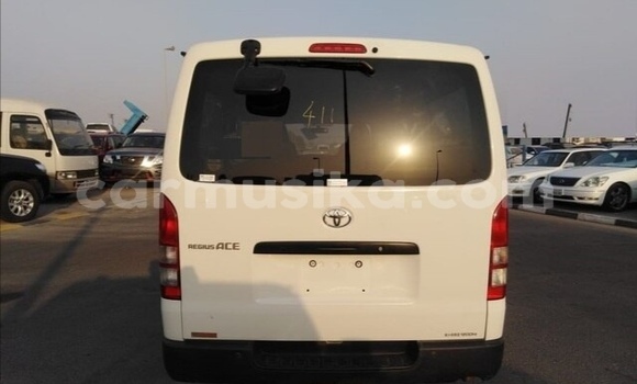 Acheter Occasion Voiture Toyota Hiace Blanc à Beitbridge, Matabeleland South Acheter Occasion Voiture Toyota Hiace Blanc à Beitbridge, Matabeleland South