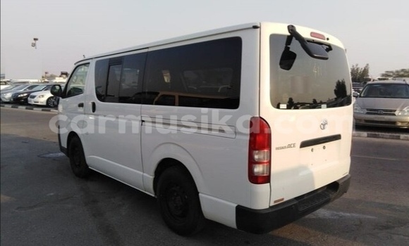 Acheter Occasion Voiture Toyota Hiace Blanc à Beitbridge, Matabeleland South Acheter Occasion Voiture Toyota Hiace Blanc à Beitbridge, Matabeleland South