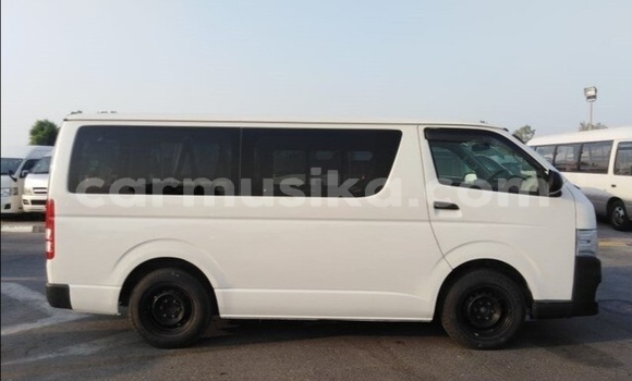 Acheter Occasion Voiture Toyota Hiace Blanc à Beitbridge, Matabeleland South Acheter Occasion Voiture Toyota Hiace Blanc à Beitbridge, Matabeleland South