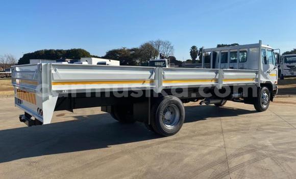 Acheter Occasion Utilitaire Nissan UD Blanc à Beitbridge, Matabeleland South Acheter Occasion Utilitaire Nissan UD Blanc à Beitbridge, Matabeleland South