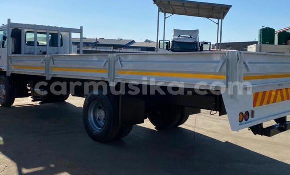 Acheter Occasion Utilitaire Nissan UD Blanc à Beitbridge, Matabeleland South Acheter Occasion Utilitaire Nissan UD Blanc à Beitbridge, Matabeleland South