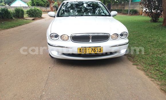 Nunua Ilio tumika Jaguar X–Type Nyeupe Gari ndani ya Harare nchini Harare