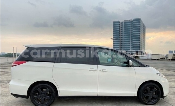 Buy Used Toyota Estima White Car in Beitbridge in Matabeleland South Buy Used Toyota Estima White Car in Beitbridge in Matabeleland South