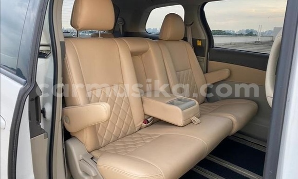 Buy Used Toyota Estima White Car in Beitbridge in Matabeleland South Buy Used Toyota Estima White Car in Beitbridge in Matabeleland South