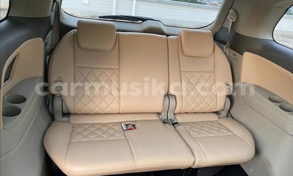 Buy Used Toyota Estima White Car in Beitbridge in Matabeleland South Buy Used Toyota Estima White Car in Beitbridge in Matabeleland South