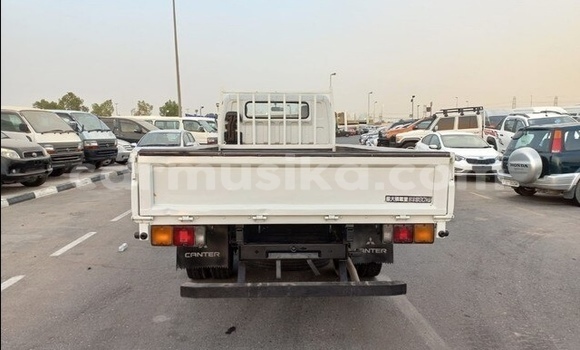 Tenga Tsaru Mitsubishi Canter Chena Rori in Beitbridge in Matabeleland South Tenga Tsaru Mitsubishi Canter Chena Rori in Beitbridge in Matabeleland South