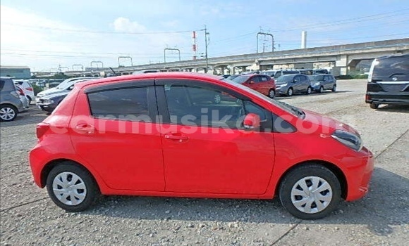 Acheter Occasion Voiture Toyota Vitz Rouge à Beitbridge, Matabeleland South Acheter Occasion Voiture Toyota Vitz Rouge à Beitbridge, Matabeleland South