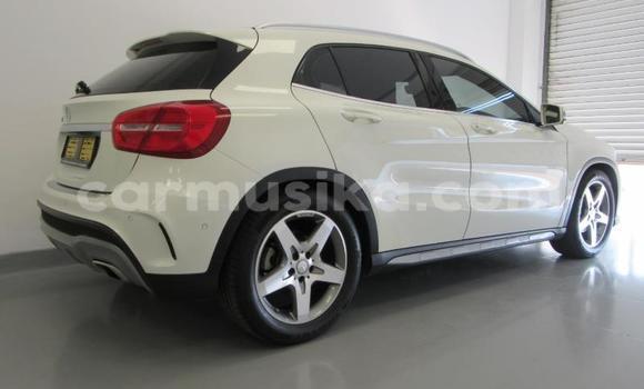 Nunua Ilio tumika Mercedes-Benz C180 coupe Nyeupe Gari ndani ya Beitbridge nchini Matabeleland Kusini Nunua Ilio tumika Mercedes-Benz C180 coupe Nyeupe Gari ndani ya Beitbridge nchini Matabeleland Kusini