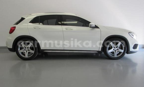 Nunua Ilio tumika Mercedes-Benz C180 coupe Nyeupe Gari ndani ya Beitbridge nchini Matabeleland Kusini Nunua Ilio tumika Mercedes-Benz C180 coupe Nyeupe Gari ndani ya Beitbridge nchini Matabeleland Kusini