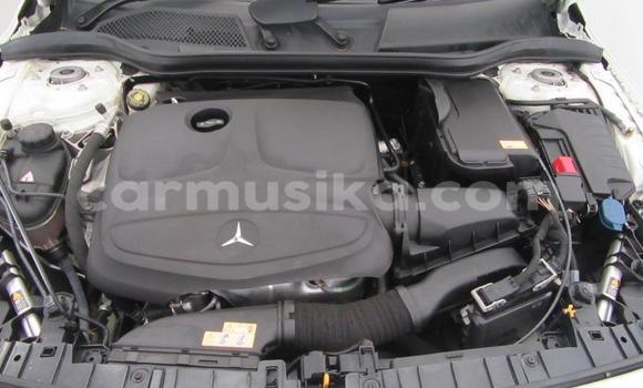 Nunua Ilio tumika Mercedes-Benz C180 coupe Nyeupe Gari ndani ya Beitbridge nchini Matabeleland Kusini Nunua Ilio tumika Mercedes-Benz C180 coupe Nyeupe Gari ndani ya Beitbridge nchini Matabeleland Kusini