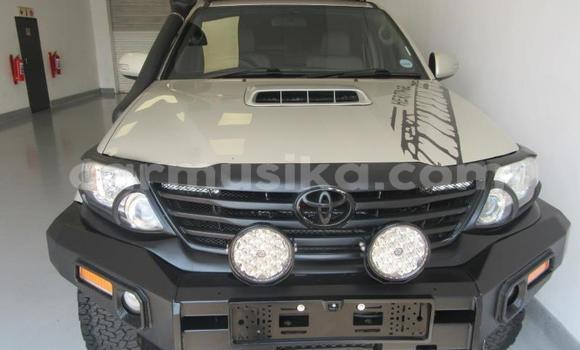 Acheter Occasion Voiture Toyota Fortuner Gris à Beitbridge, Matabeleland South Acheter Occasion Voiture Toyota Fortuner Gris à Beitbridge, Matabeleland South