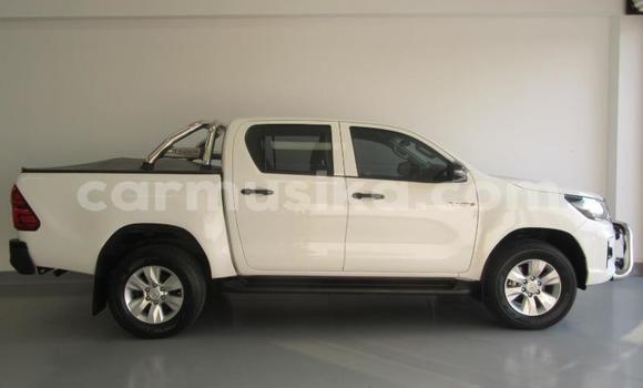 Buy Used Toyota Hilux White Car in Beitbridge in Matabeleland South Buy Used Toyota Hilux White Car in Beitbridge in Matabeleland South