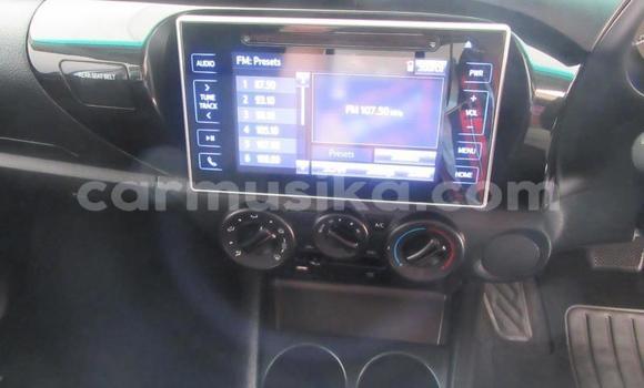 Buy Used Toyota Hilux White Car in Beitbridge in Matabeleland South Buy Used Toyota Hilux White Car in Beitbridge in Matabeleland South