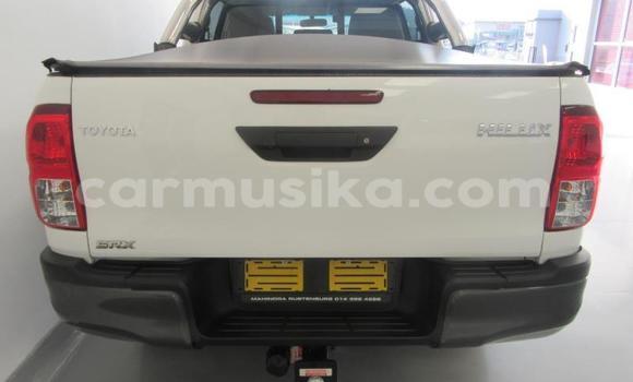 Buy Used Toyota Hilux White Car in Beitbridge in Matabeleland South Buy Used Toyota Hilux White Car in Beitbridge in Matabeleland South