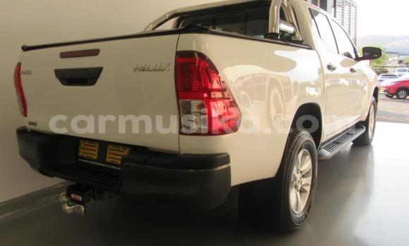 Buy Used Toyota Hilux White Car in Beitbridge in Matabeleland South Buy Used Toyota Hilux White Car in Beitbridge in Matabeleland South