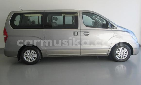 Nunua Ilio tumika Hyundai H1 Fedha Gari ndani ya Beitbridge nchini Matabeleland Kusini Nunua Ilio tumika Hyundai H1 Fedha Gari ndani ya Beitbridge nchini Matabeleland Kusini