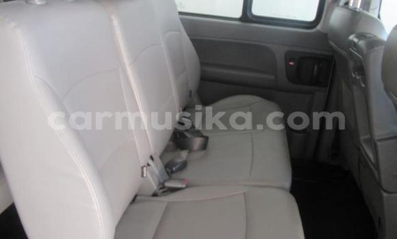 Nunua Ilio tumika Hyundai H1 Fedha Gari ndani ya Beitbridge nchini Matabeleland Kusini Nunua Ilio tumika Hyundai H1 Fedha Gari ndani ya Beitbridge nchini Matabeleland Kusini