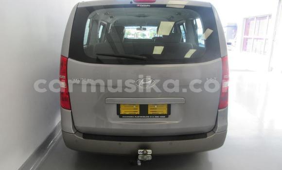 Nunua Ilio tumika Hyundai H1 Fedha Gari ndani ya Beitbridge nchini Matabeleland Kusini Nunua Ilio tumika Hyundai H1 Fedha Gari ndani ya Beitbridge nchini Matabeleland Kusini