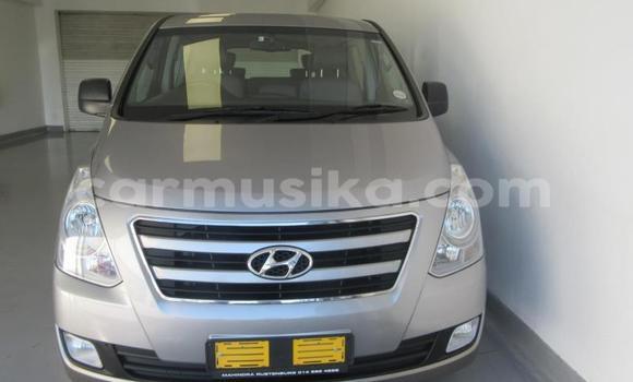 Nunua Ilio tumika Hyundai H1 Fedha Gari ndani ya Beitbridge nchini Matabeleland Kusini Nunua Ilio tumika Hyundai H1 Fedha Gari ndani ya Beitbridge nchini Matabeleland Kusini