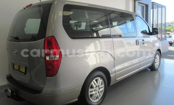 Nunua Ilio tumika Hyundai H1 Fedha Gari ndani ya Beitbridge nchini Matabeleland Kusini Nunua Ilio tumika Hyundai H1 Fedha Gari ndani ya Beitbridge nchini Matabeleland Kusini