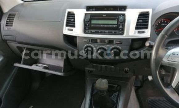 Nunua Ilio tumika Toyota Hilux Nyekundu Gari ndani ya Beitbridge nchini Matabeleland Kusini Nunua Ilio tumika Toyota Hilux Nyekundu Gari ndani ya Beitbridge nchini Matabeleland Kusini