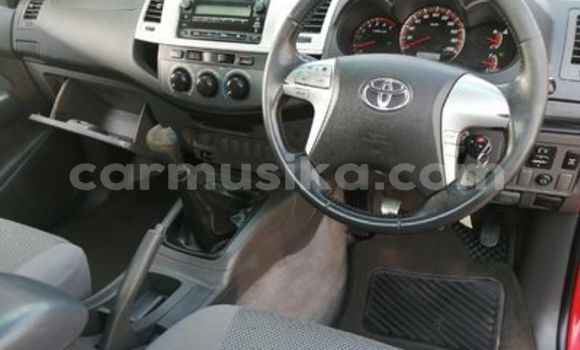 Nunua Ilio tumika Toyota Hilux Nyekundu Gari ndani ya Beitbridge nchini Matabeleland Kusini Nunua Ilio tumika Toyota Hilux Nyekundu Gari ndani ya Beitbridge nchini Matabeleland Kusini