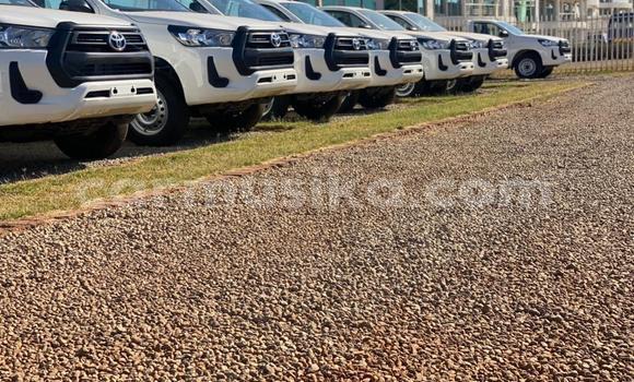 Nunua Mpya Toyota Hilux Nyeupe Gari ndani ya Harare nchini Harare Nunua Mpya Toyota Hilux Nyeupe Gari ndani ya Harare nchini Harare