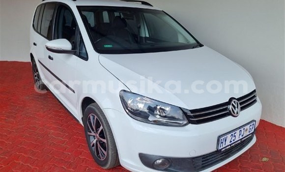 Buy Used Volkswagen Touran White Car in Bulawayo in Bulawayo