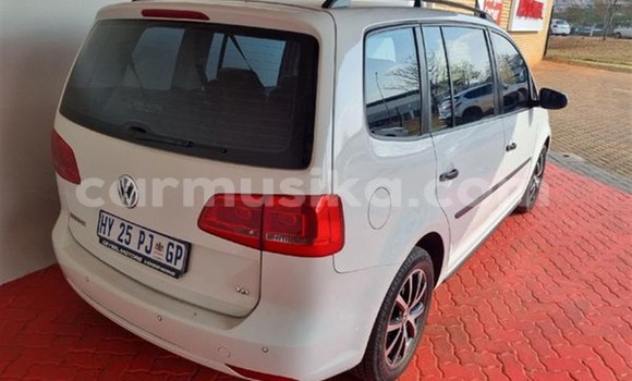 Acheter Occasion Voiture Volkswagen Touran Blanc à Bulawayo, Bulawayo Acheter Occasion Voiture Volkswagen Touran Blanc à Bulawayo, Bulawayo