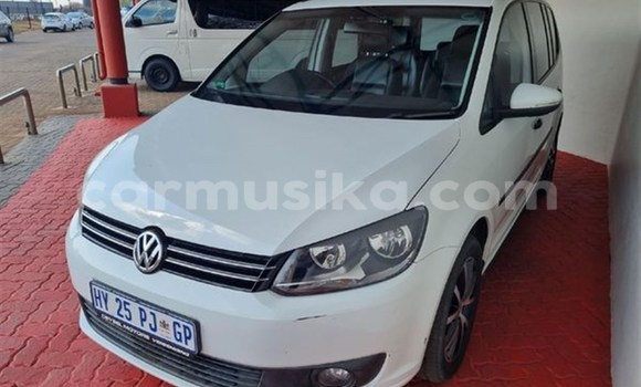 Acheter Occasion Voiture Volkswagen Touran Blanc à Bulawayo, Bulawayo Acheter Occasion Voiture Volkswagen Touran Blanc à Bulawayo, Bulawayo