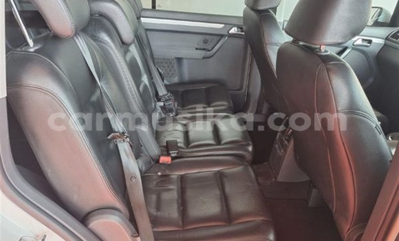 Acheter Occasion Voiture Volkswagen Touran Blanc à Bulawayo, Bulawayo Acheter Occasion Voiture Volkswagen Touran Blanc à Bulawayo, Bulawayo