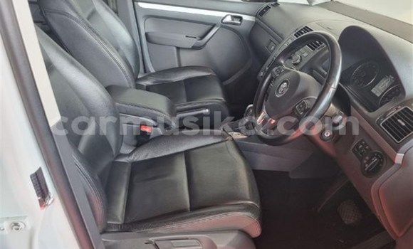 Acheter Occasion Voiture Volkswagen Touran Blanc à Bulawayo, Bulawayo Acheter Occasion Voiture Volkswagen Touran Blanc à Bulawayo, Bulawayo