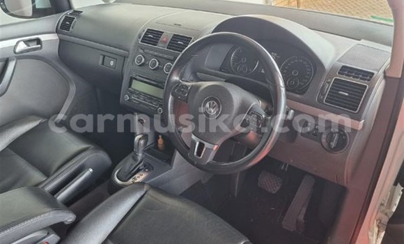 Acheter Occasion Voiture Volkswagen Touran Blanc à Bulawayo, Bulawayo Acheter Occasion Voiture Volkswagen Touran Blanc à Bulawayo, Bulawayo