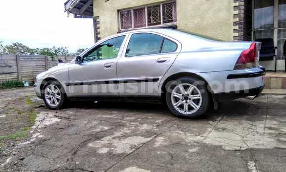 Nunua Ilio tumika Volvo S60 Fedha Gari ndani ya Avondale nchini Harare