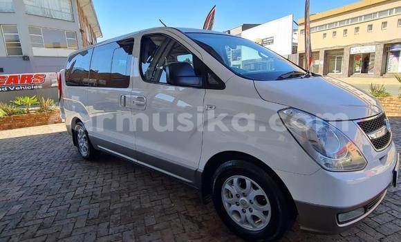 Acheter Occasion Voiture Hyundai H1 Blanc à Beitbridge, Matabeleland South