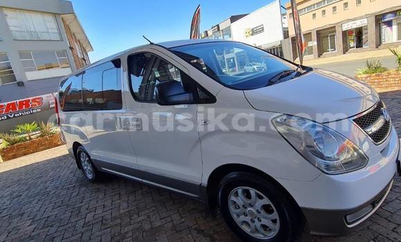 Tenga Tsaru Hyundai H1 Chena Mota in Beitbridge in Matabeleland South Tenga Tsaru Hyundai H1 Chena Mota in Beitbridge in Matabeleland South