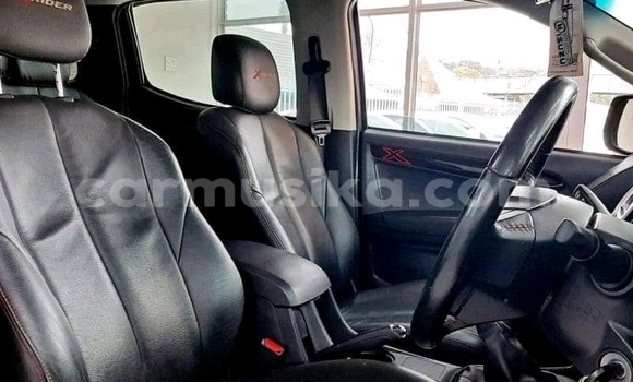 Acheter Occasion Voiture Isuzu V-Cross 4x4 Rouge à Borrowdale, Harare Acheter Occasion Voiture Isuzu V-Cross 4x4 Rouge à Borrowdale, Harare