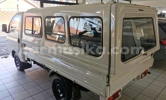 Buy Used Hyundai H1 White Car in Borrowdale in Harare Buy Used Hyundai H1 White Car in Borrowdale in Harare