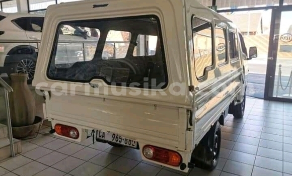 Buy Used Hyundai H1 White Car in Borrowdale in Harare Buy Used Hyundai H1 White Car in Borrowdale in Harare