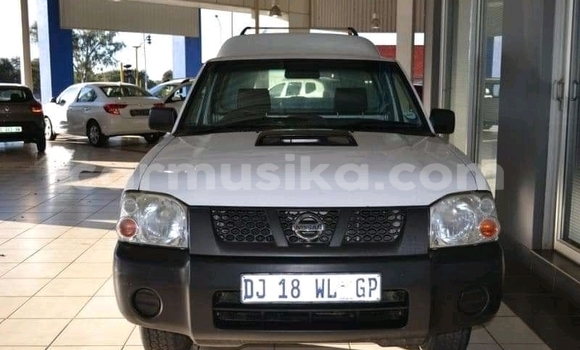 Nunua Ilio tumika Nissan NP 300 Nyeupe Gari ndani ya Beitbridge nchini Matabeleland Kusini