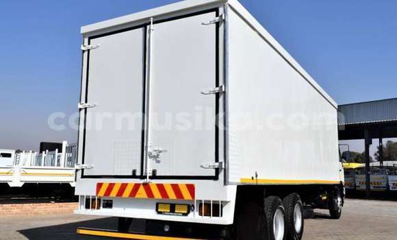 Acheter Occasion Voiture Nissan Urvan Blanc à Beitbridge, Matabeleland South Acheter Occasion Voiture Nissan Urvan Blanc à Beitbridge, Matabeleland South