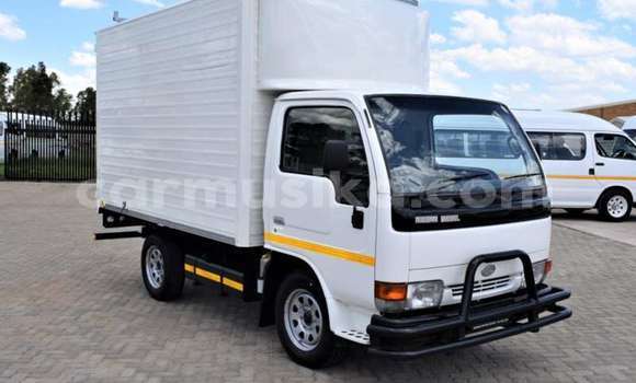 Acheter Occasion Voiture Nissan Urvan Blanc à Beitbridge, Matabeleland South